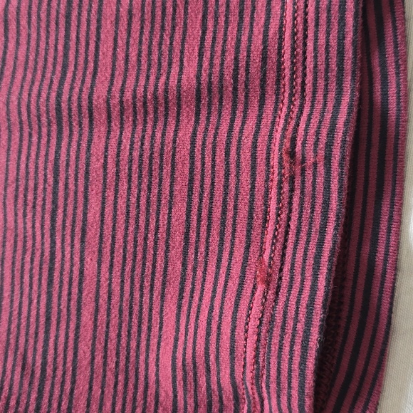 Lululemon Kanto Catch Me Long Sleeve Stripe Wine Berry Black Top| Women's Size 6 - Picture 10 of 12